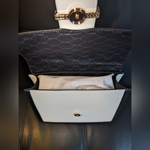 Aldo Black & White Crossbody - Picture 4 of 8